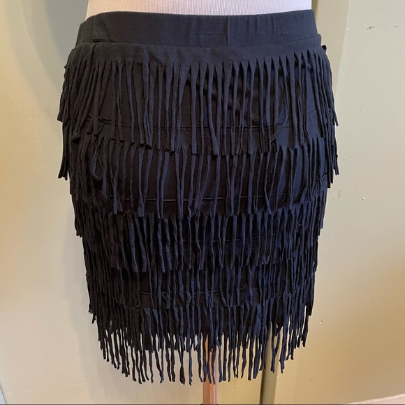 Fun & comfy fringe skirt - Picture 3 of 6
